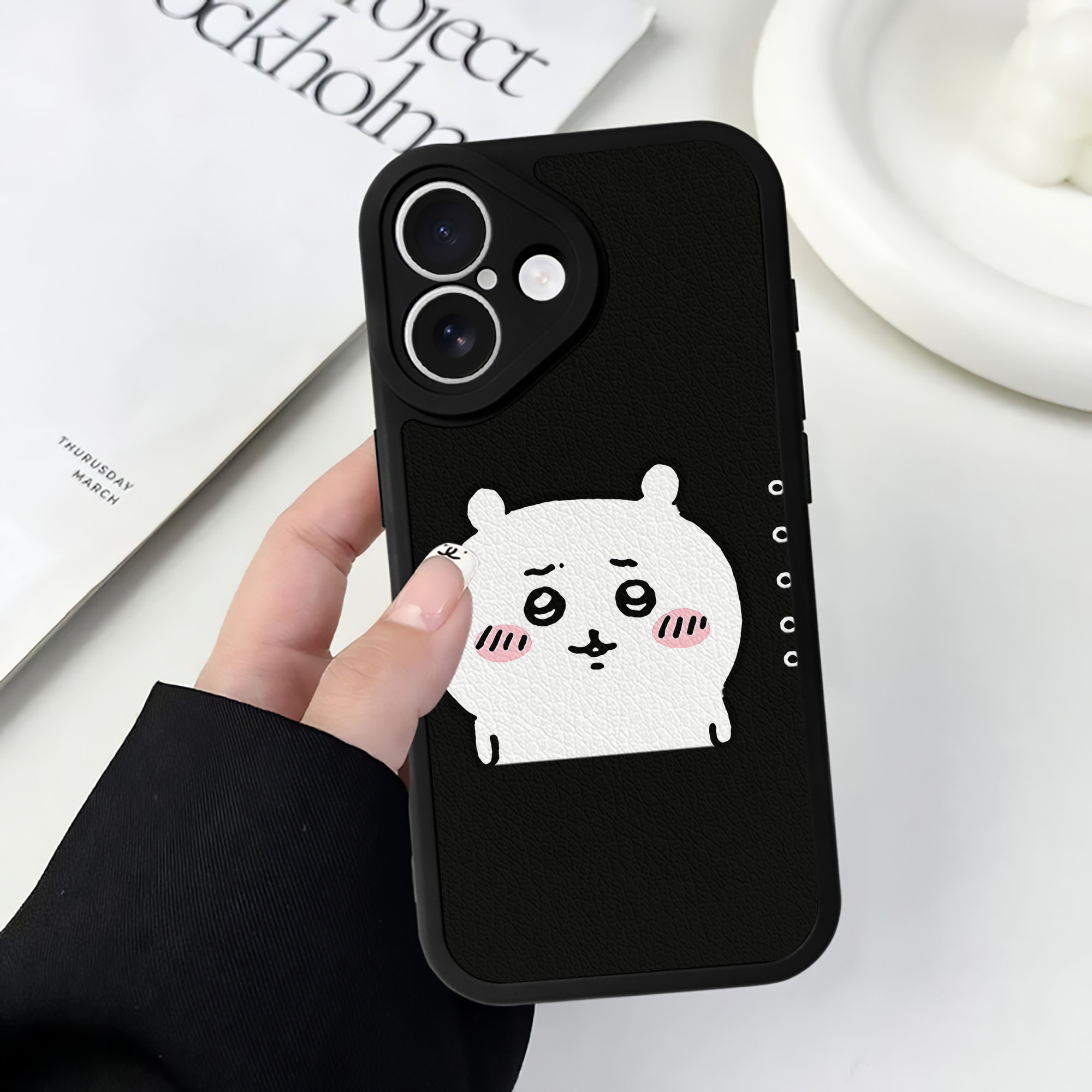 （画像用） ちいかわ ちいかわ Chii-kawa chiikawa 【iPhone 16シリーズ対応】シリコンスマホケース（レザー調） 材質：シリコン